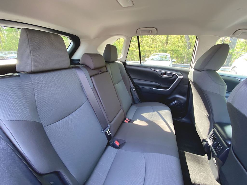 2024 Toyota RAV4 XLE 28