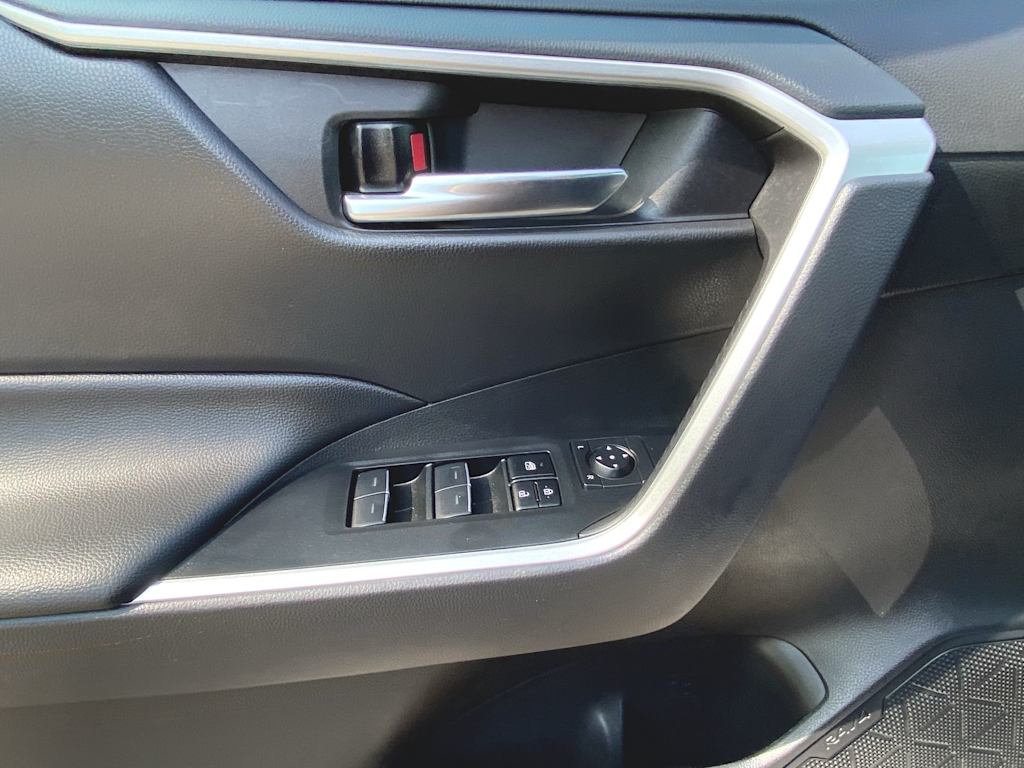 2024 Toyota RAV4 XLE 25