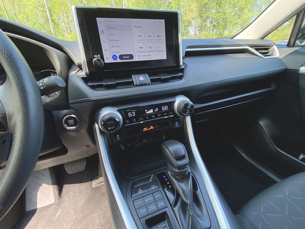 2024 Toyota RAV4 XLE 8