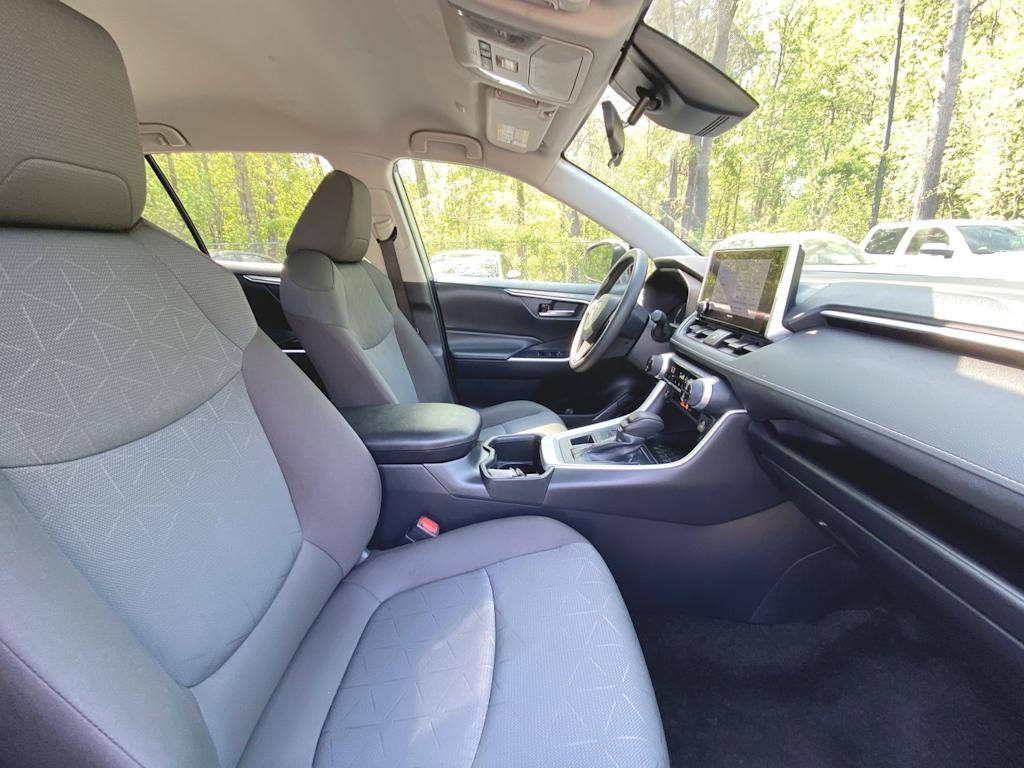 2024 Toyota RAV4 XLE 26