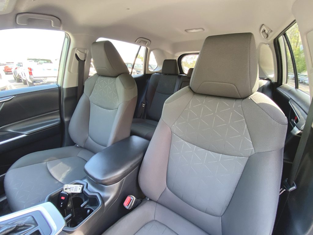 2024 Toyota RAV4 XLE 10