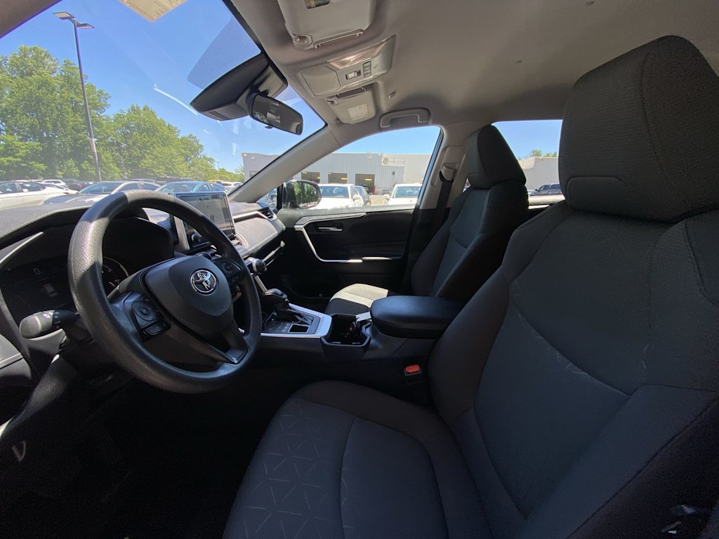Thumbnail: 2025 Toyota RAV4 - 8