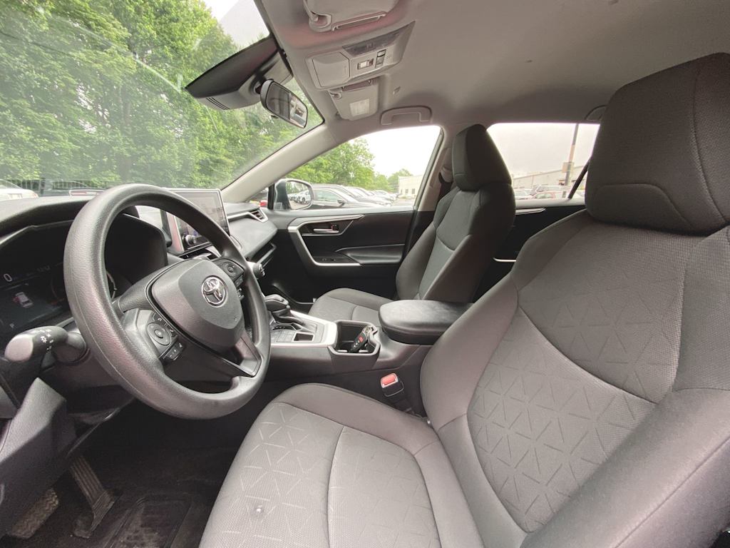 2024 Toyota RAV4 XLE 9