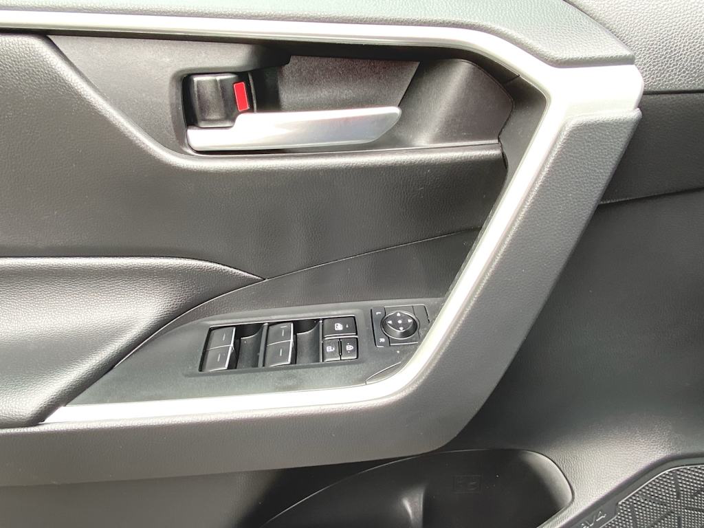 2024 Toyota RAV4 XLE 25