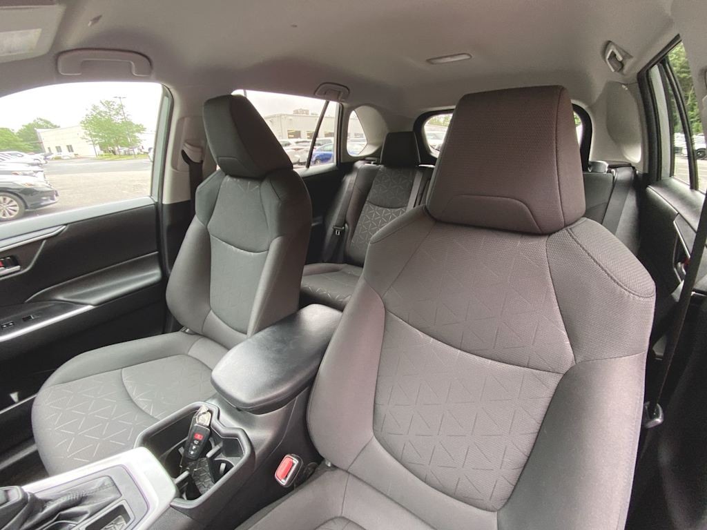 2024 Toyota RAV4 XLE 10