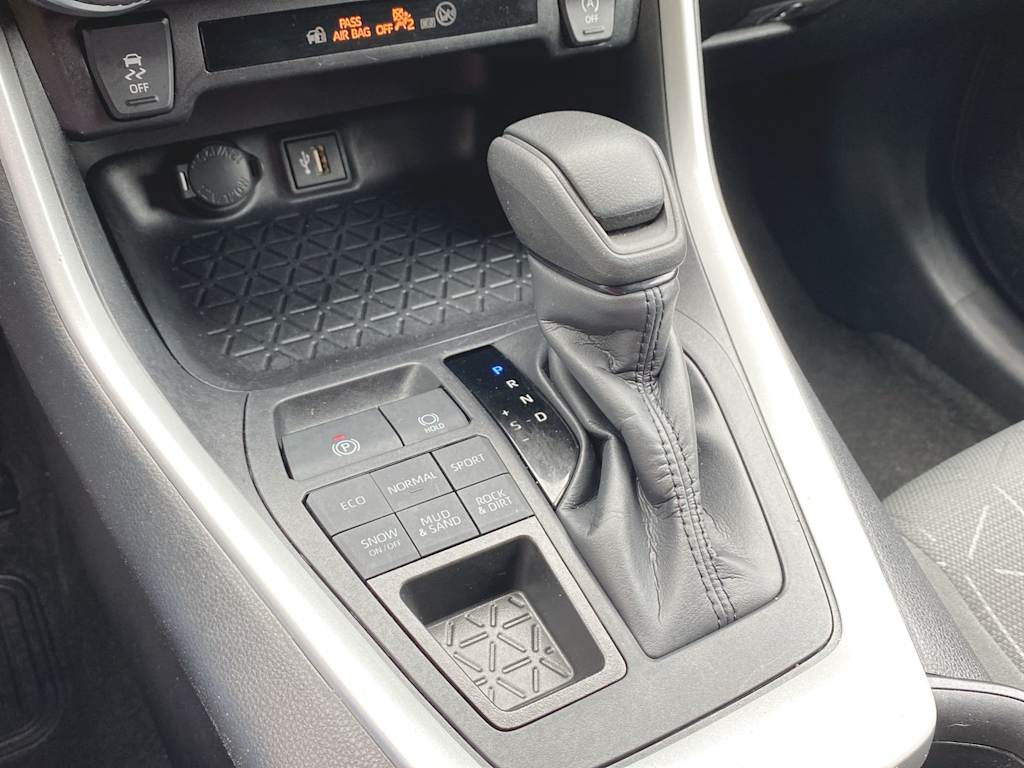 2024 Toyota RAV4 XLE 14