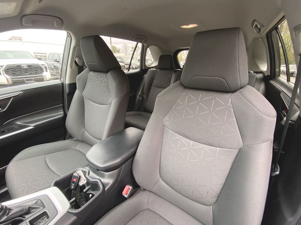 2024 Toyota RAV4 XLE 8