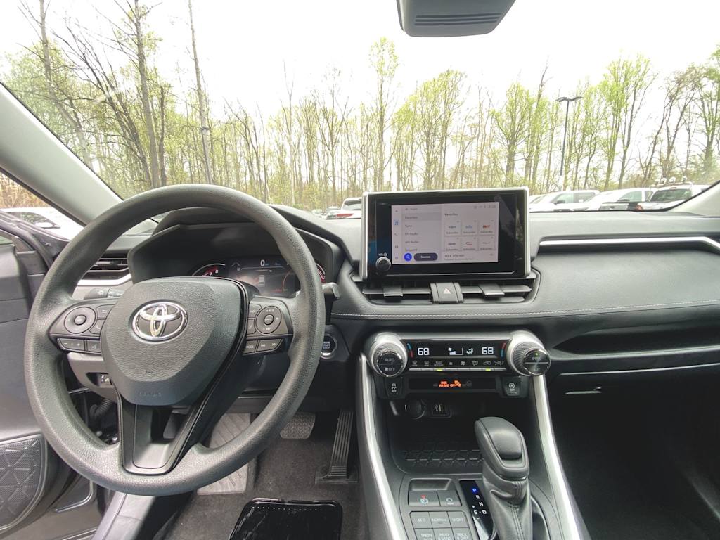 2024 Toyota RAV4 XLE 2