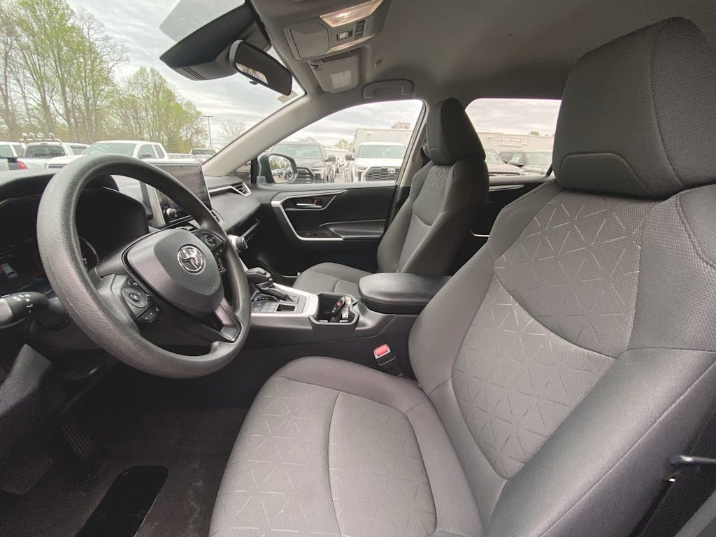 2024 Toyota RAV4 XLE 7