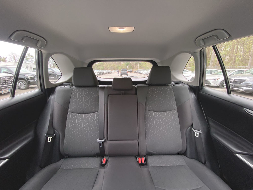 2024 Toyota RAV4 XLE 27