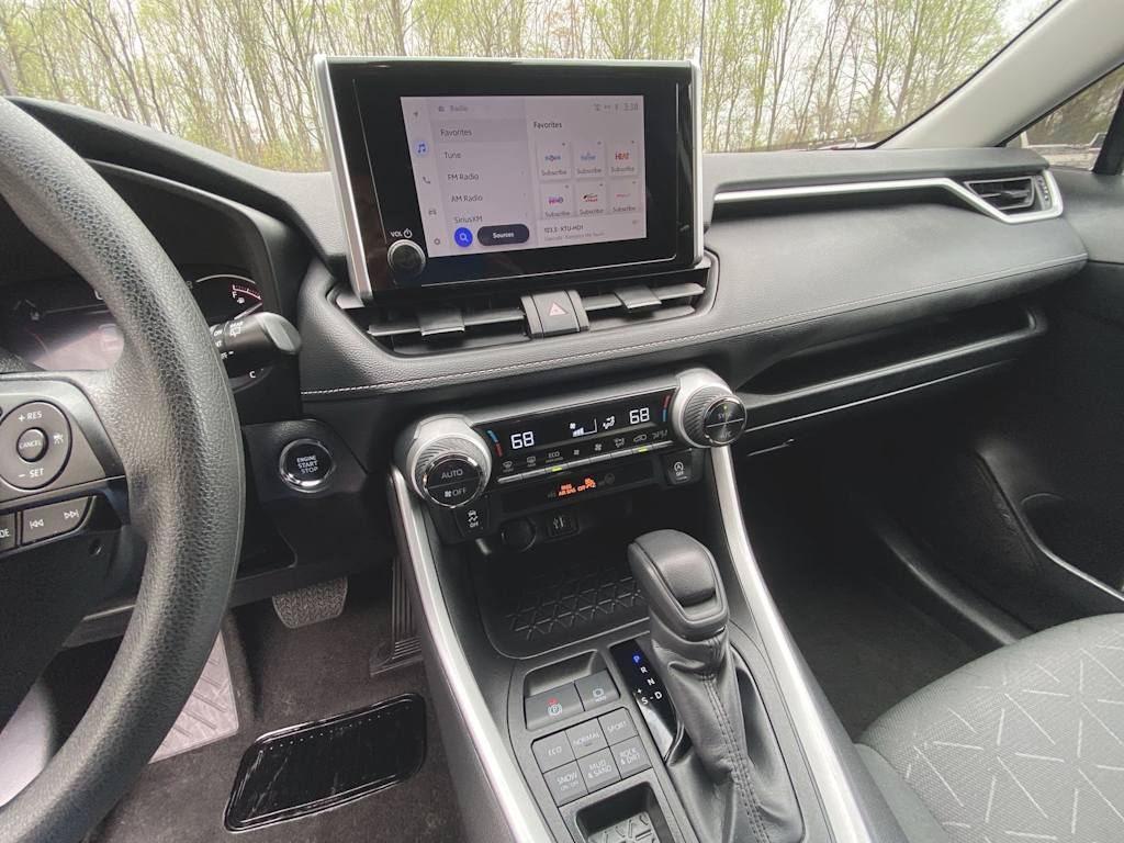 2024 Toyota RAV4 XLE 6