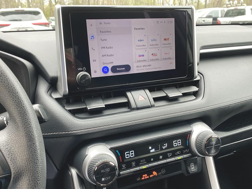 2024 Toyota RAV4 XLE 11