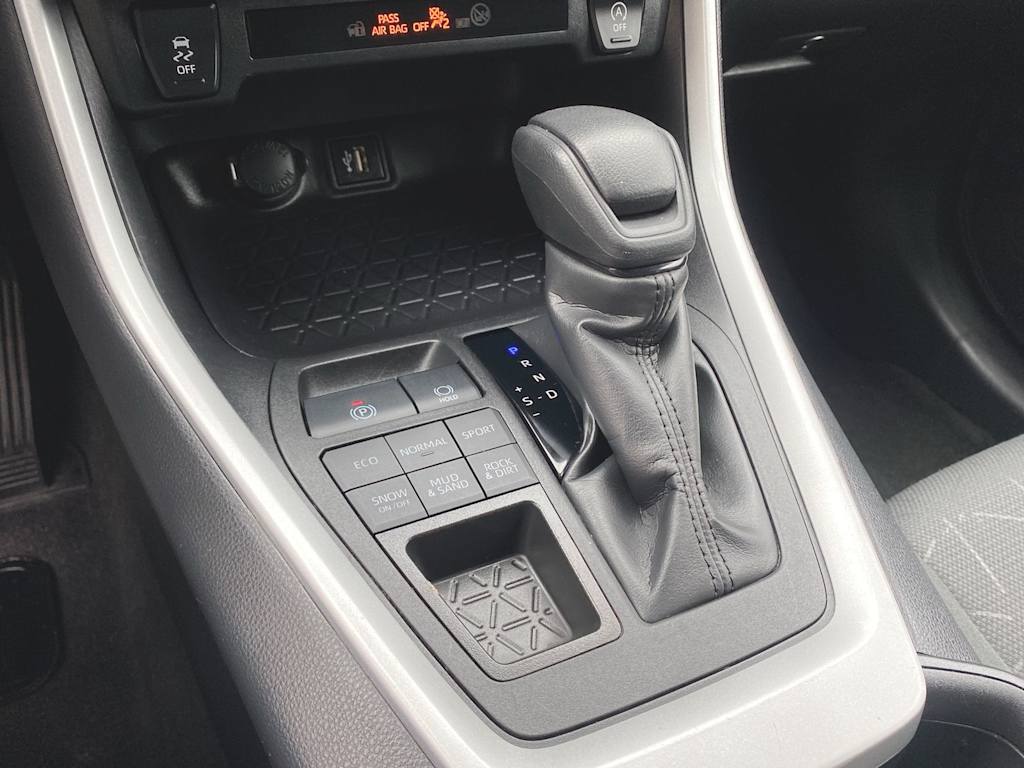 2024 Toyota RAV4 XLE 12