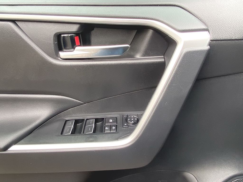 2024 Toyota RAV4 XLE 23