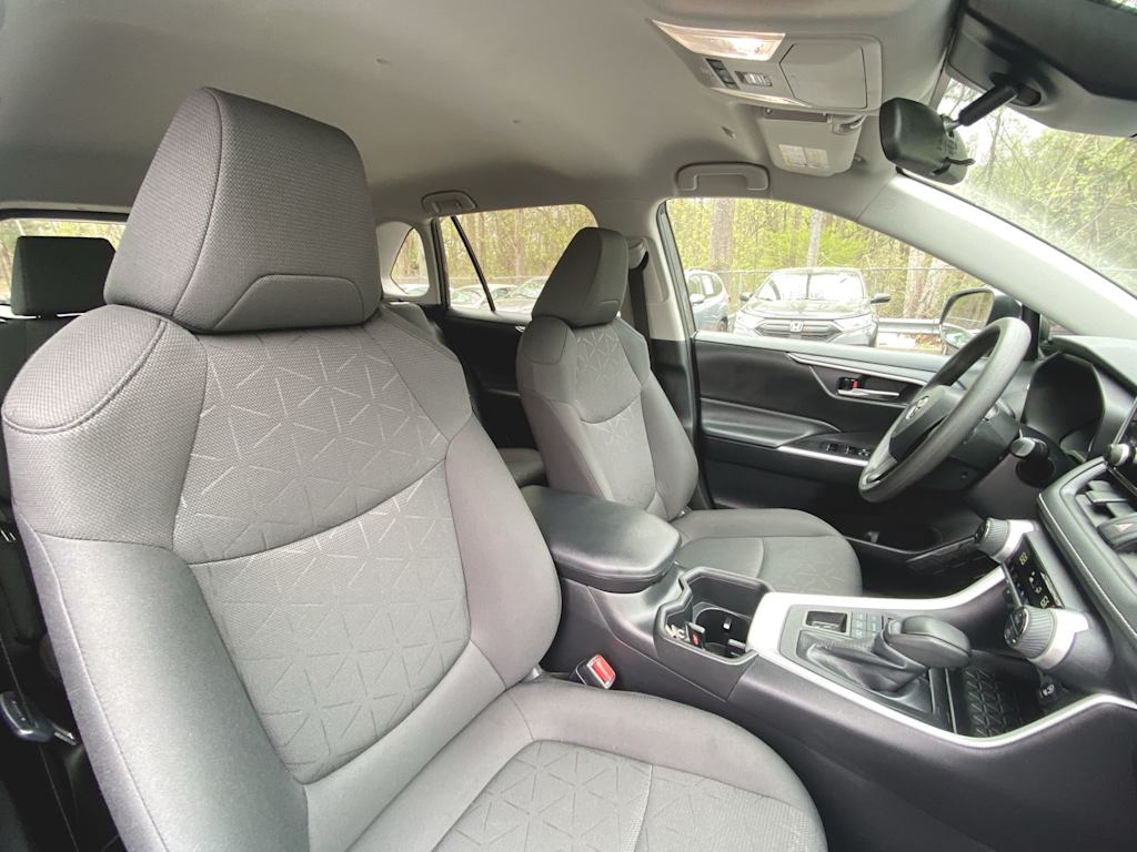2024 Toyota RAV4 XLE 25