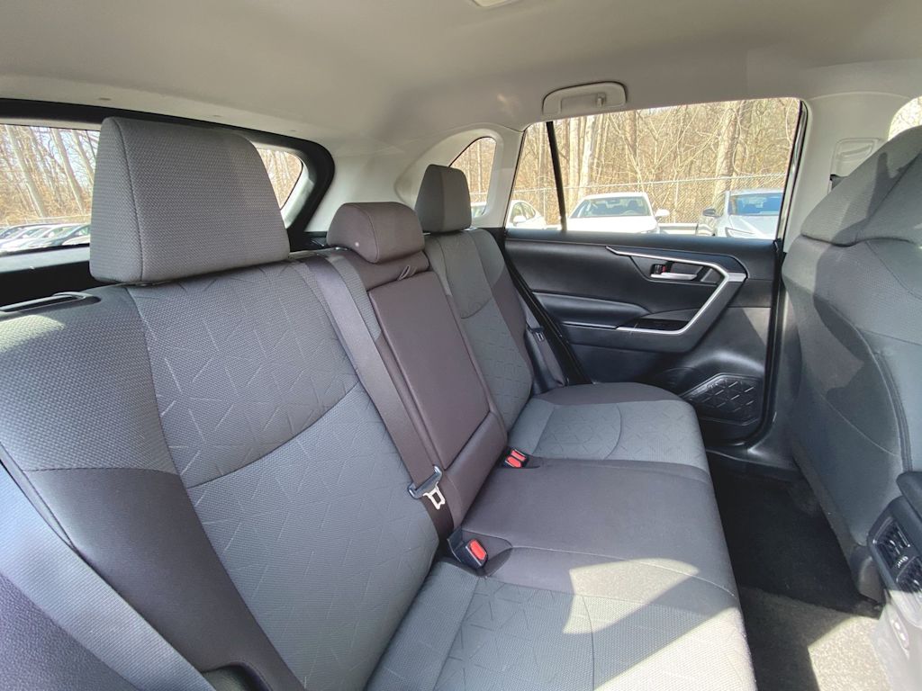 2023 Toyota RAV4 XLE 27