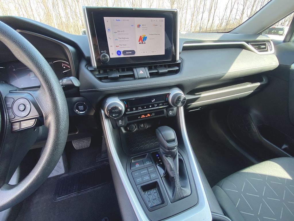 2023 Toyota RAV4 XLE 6
