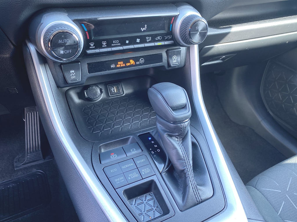 2023 Toyota RAV4 XLE 12