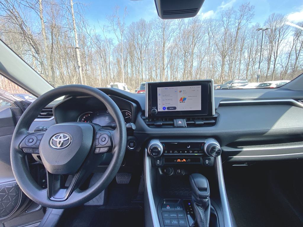 2023 Toyota RAV4 XLE 2