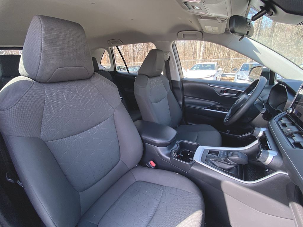 2023 Toyota RAV4 XLE 26