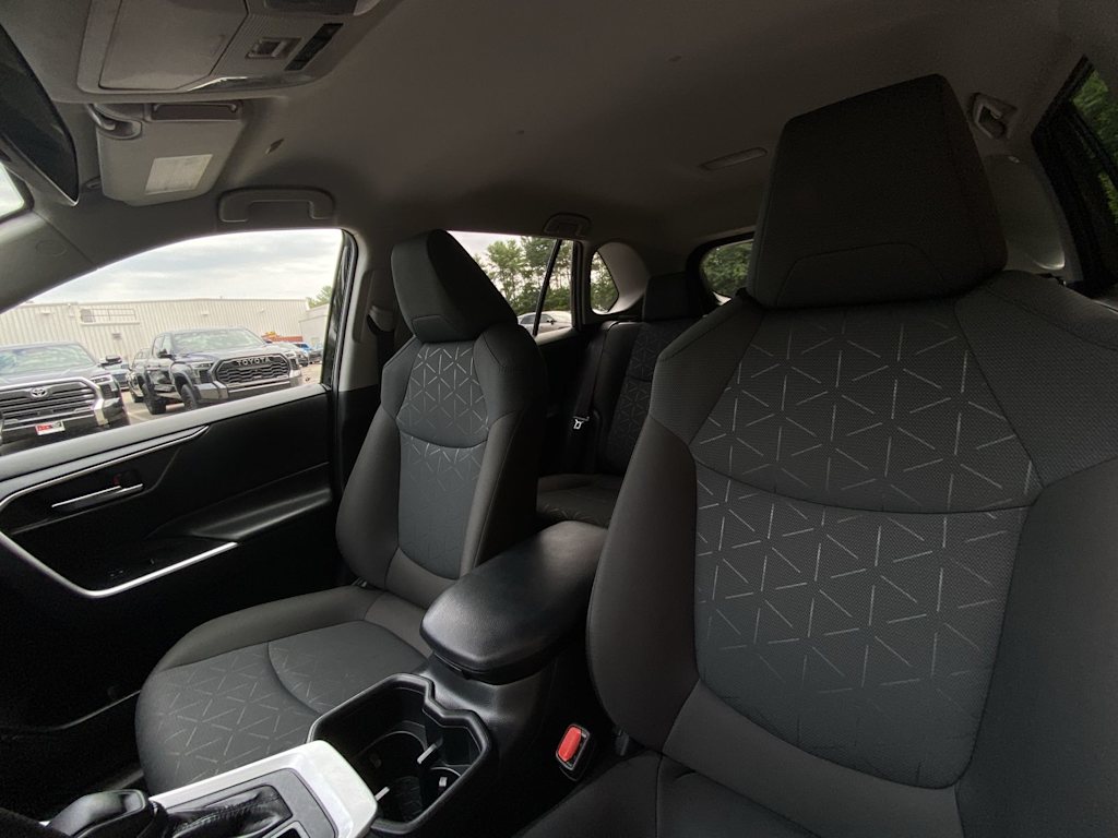 Thumbnail: 2025 Toyota RAV4 - 10
