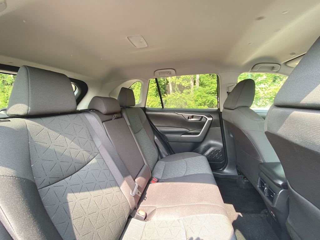 2024 Toyota RAV4 XLE 27