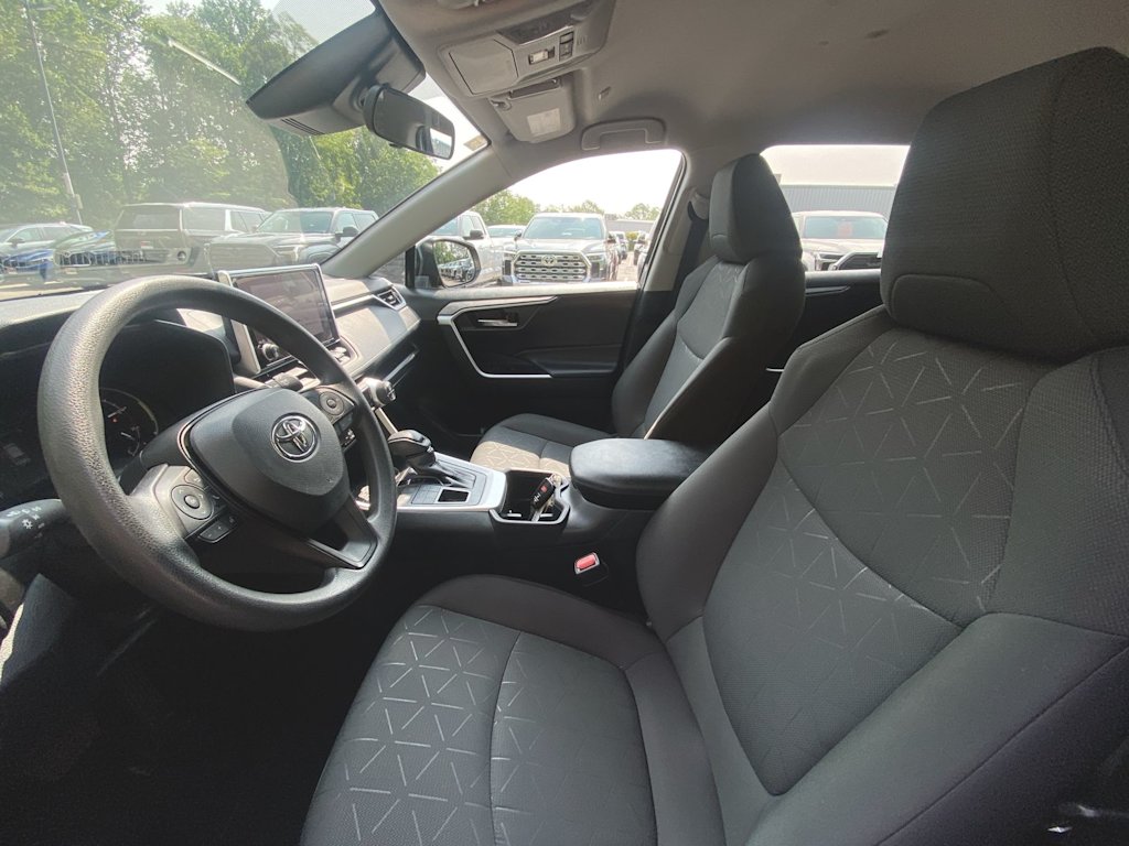 2024 Toyota RAV4 XLE 8
