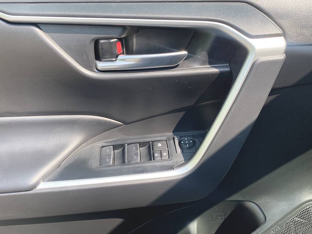 2024 Toyota RAV4 XLE 24