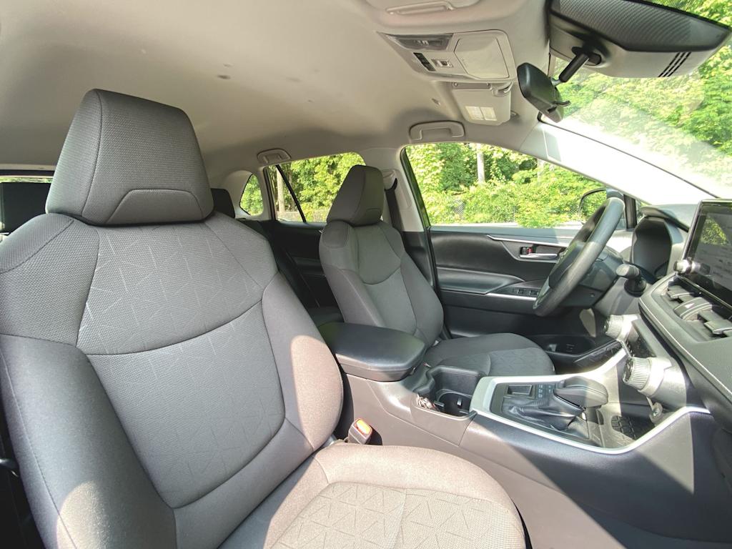 2024 Toyota RAV4 XLE 26