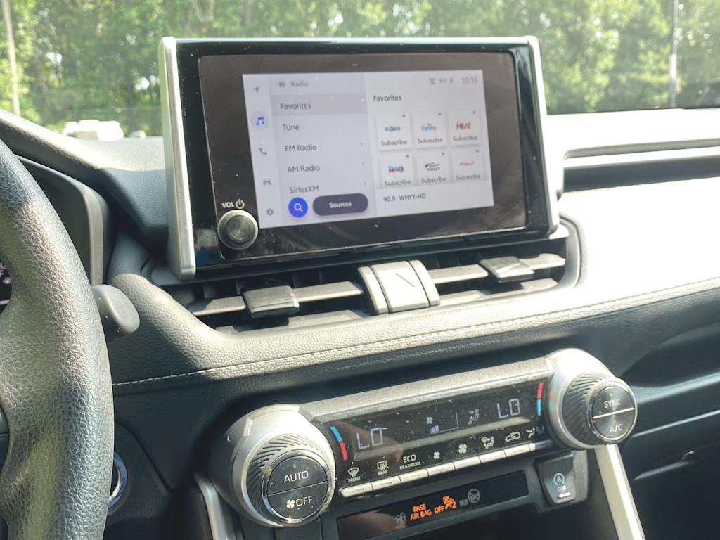 2024 Toyota RAV4 XLE 12