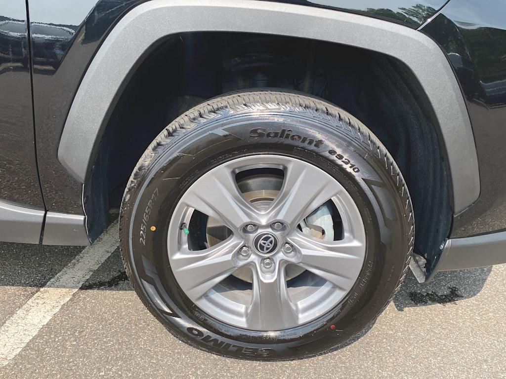 2024 Toyota RAV4 XLE 23