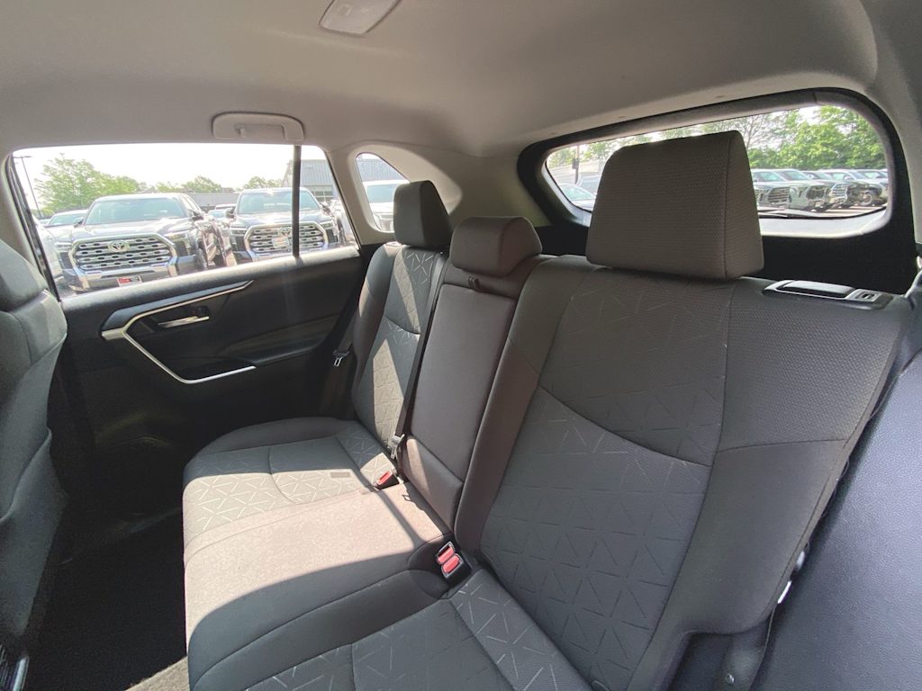 2024 Toyota RAV4 XLE 10