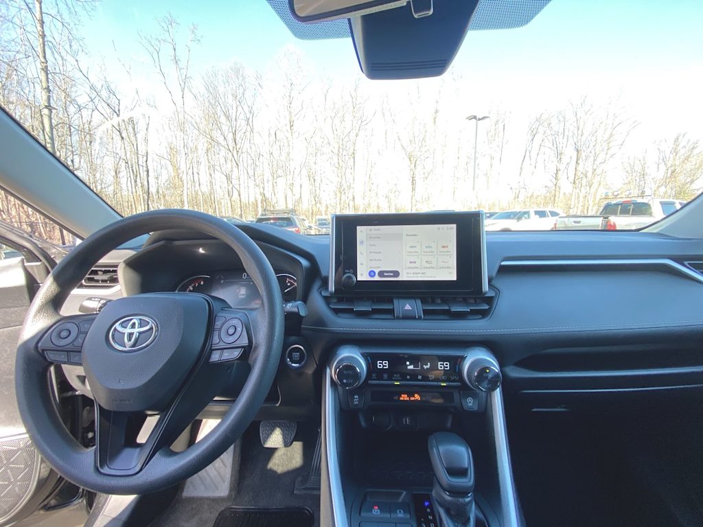 2023 Toyota RAV4 XLE 2