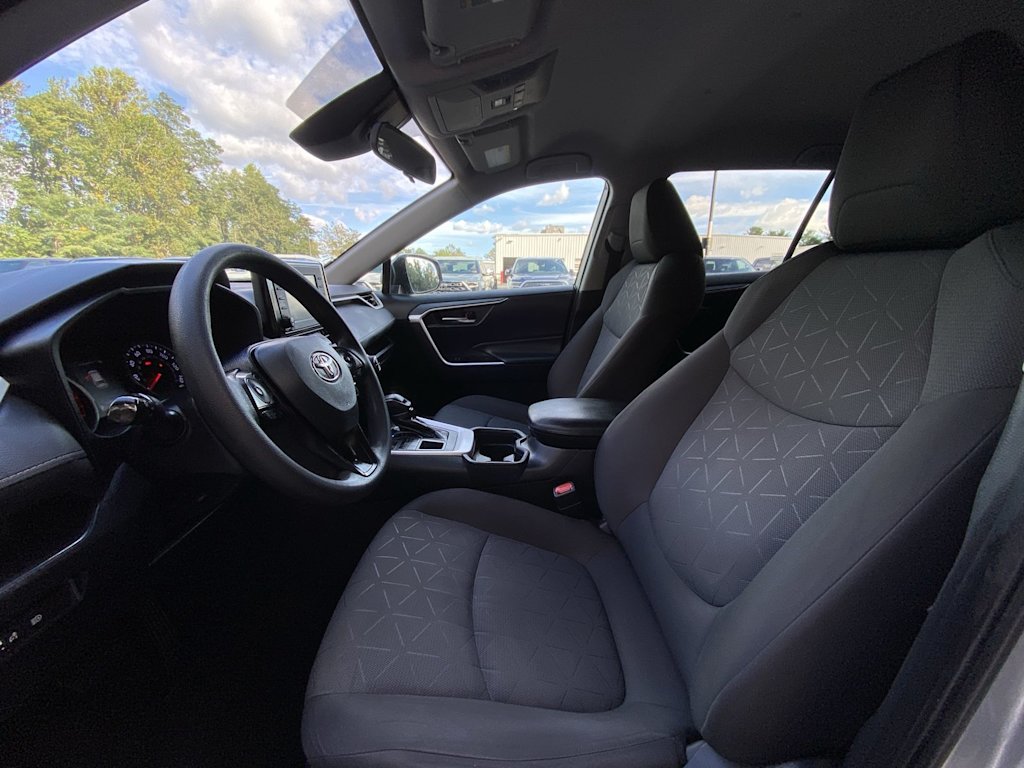 Thumbnail: 2020 Toyota RAV4 - 10
