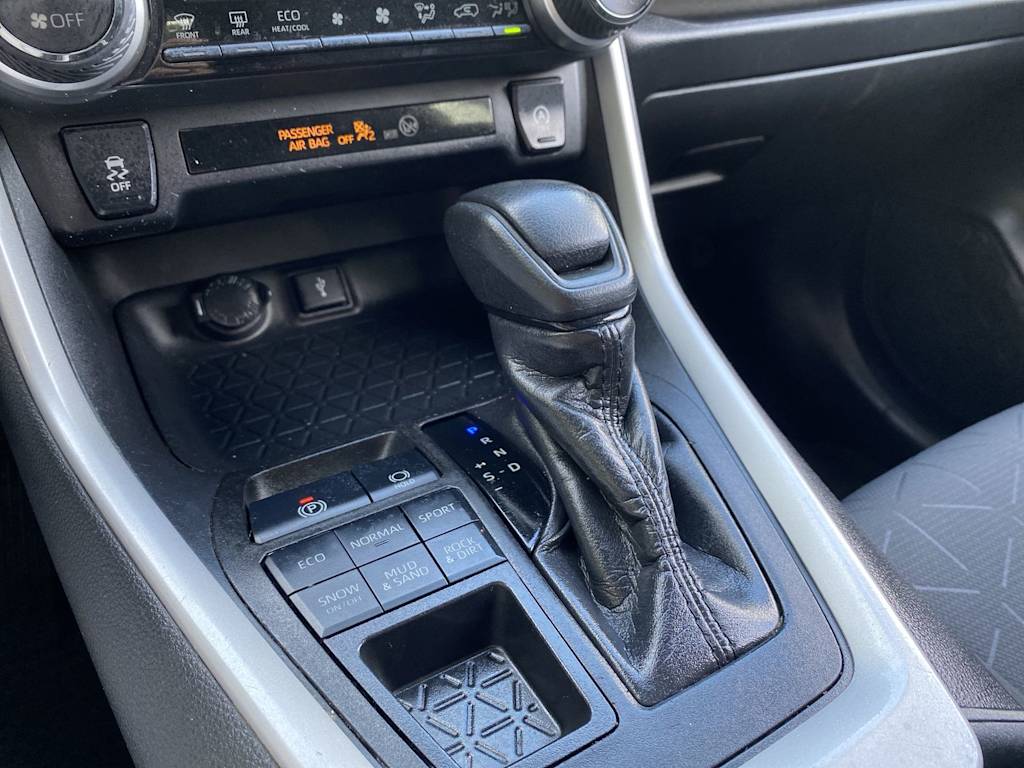 Thumbnail: 2020 Toyota RAV4 - 15