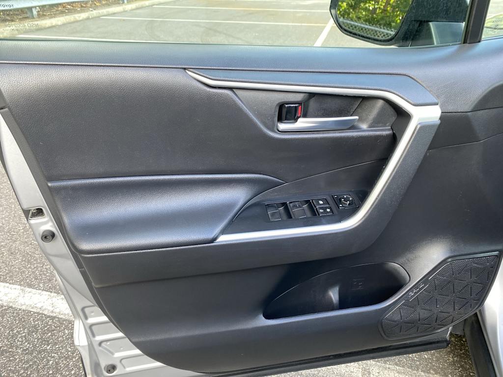 Thumbnail: 2020 Toyota RAV4 - 30