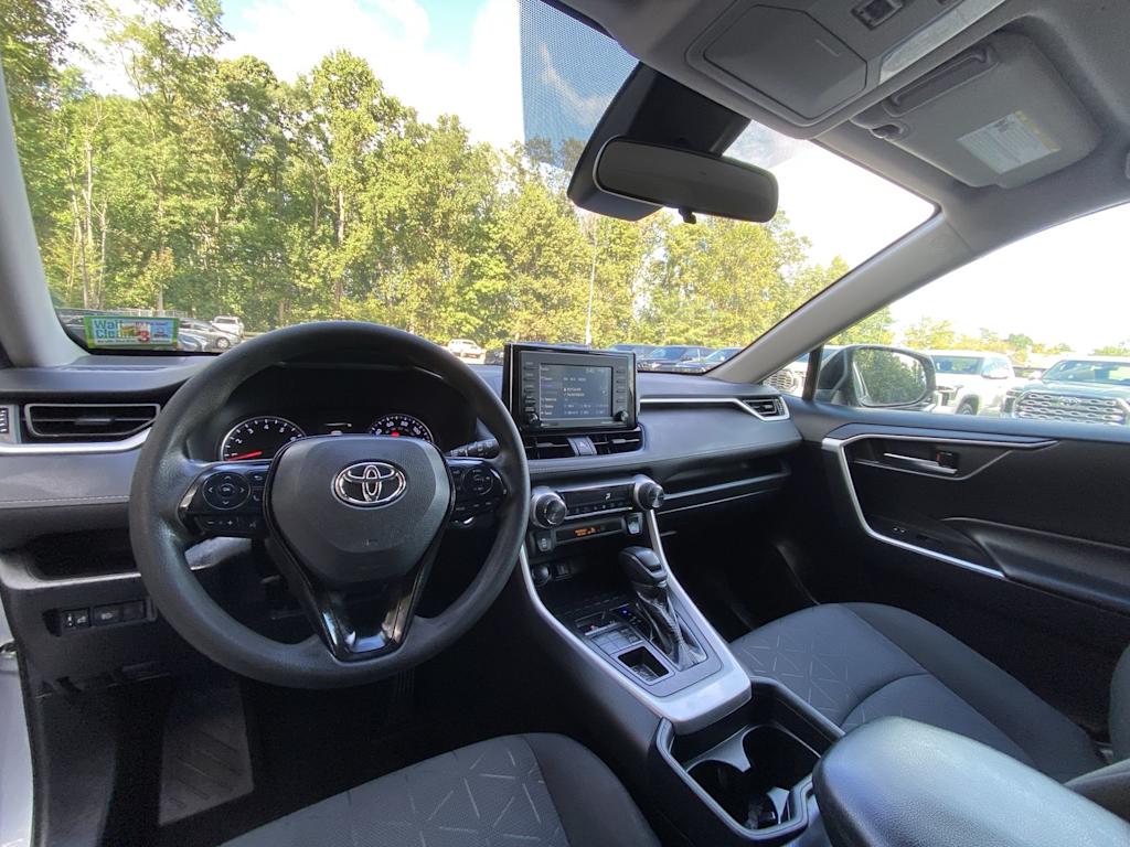 Thumbnail: 2020 Toyota RAV4 - 9