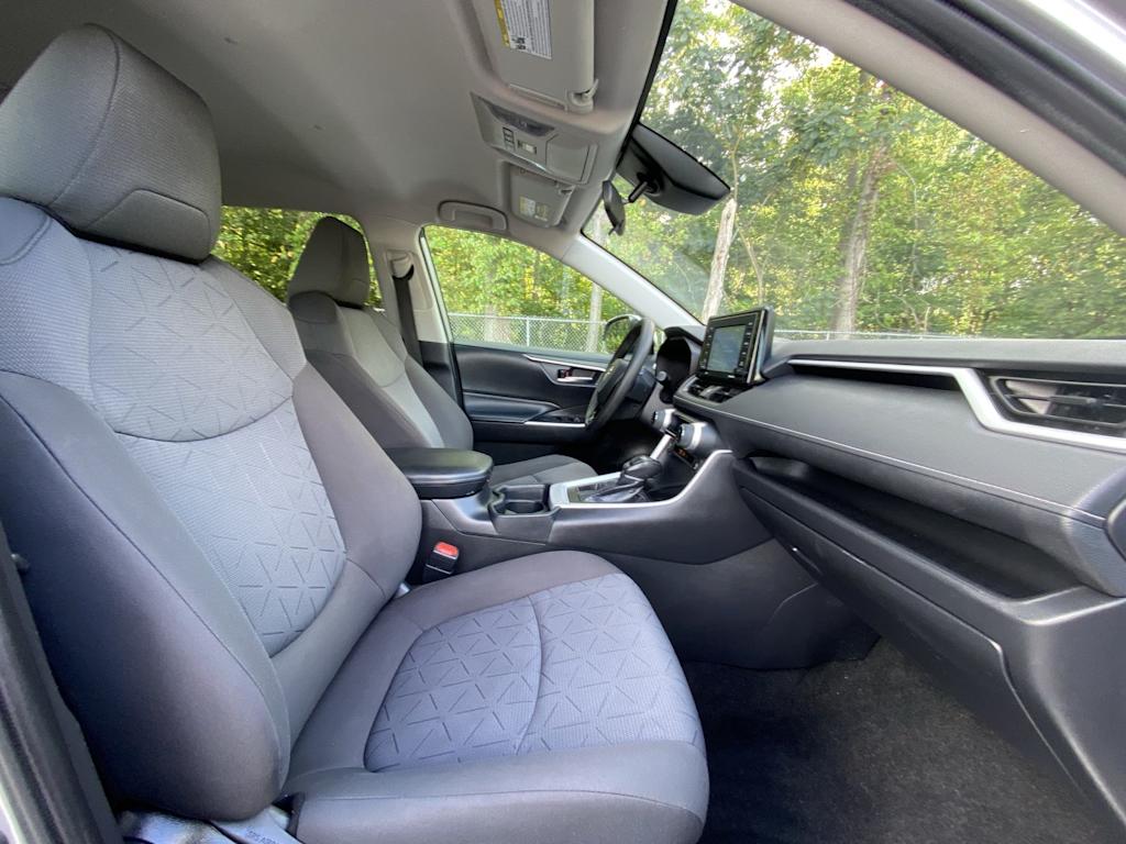 Thumbnail: 2020 Toyota RAV4 - 31