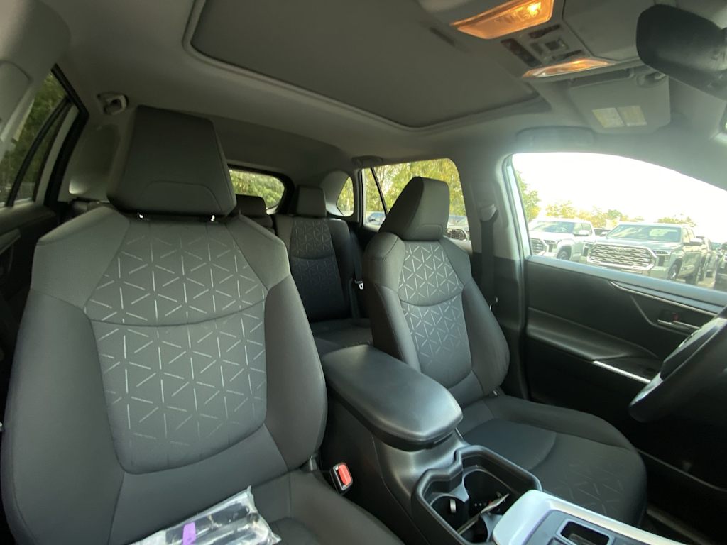 Thumbnail: 2021 Toyota RAV4 - 42