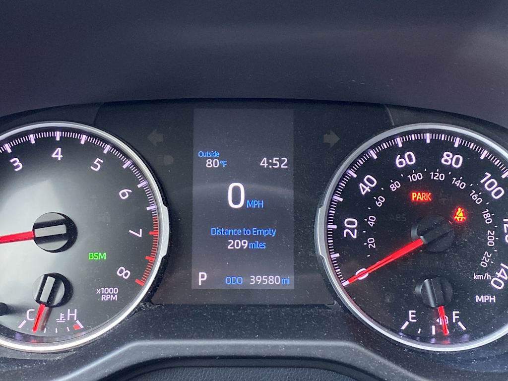 Thumbnail: 2021 Toyota RAV4 - 15