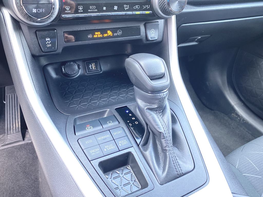 2024 Toyota RAV4 XLE 14