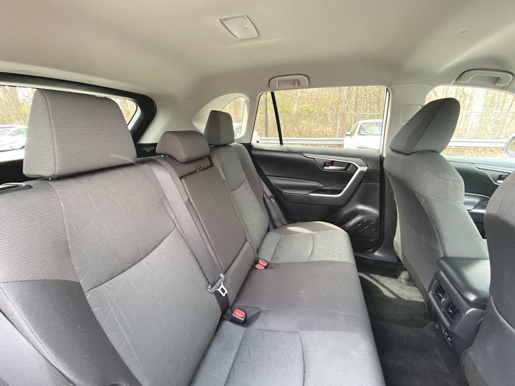 2024 Toyota RAV4 XLE 27