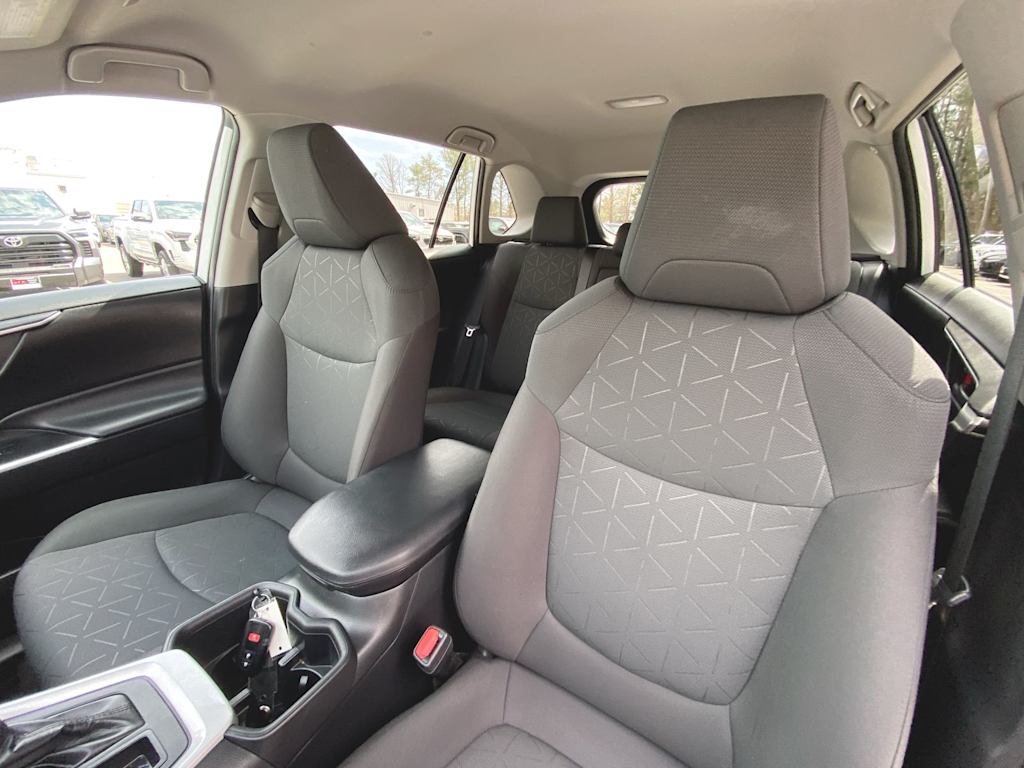 2024 Toyota RAV4 XLE 10