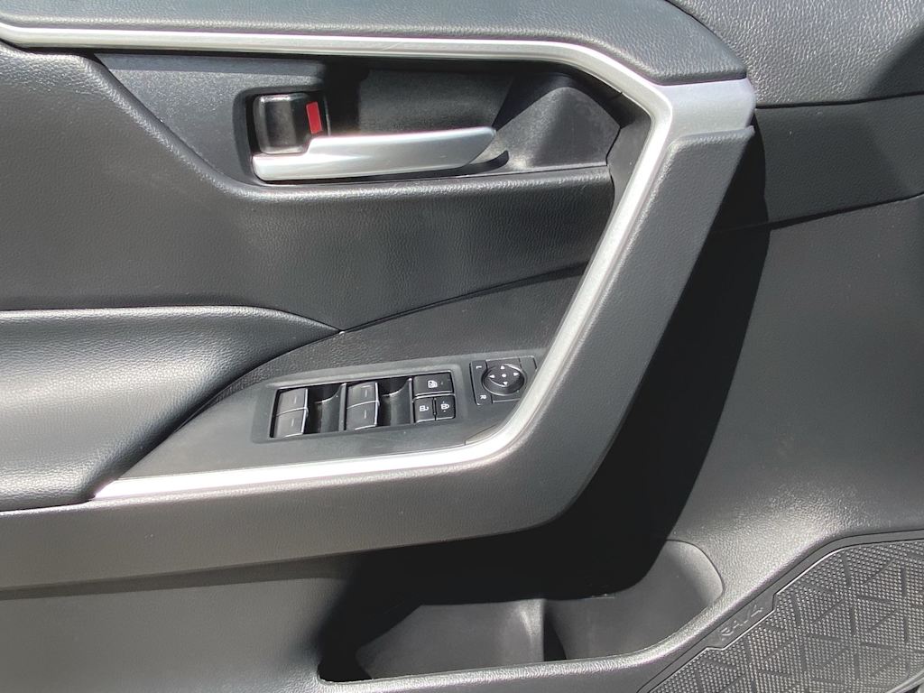 2024 Toyota RAV4 XLE 24