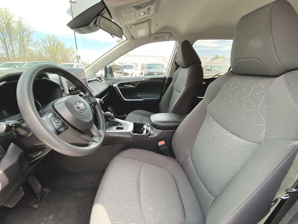 2024 Toyota RAV4 XLE 9