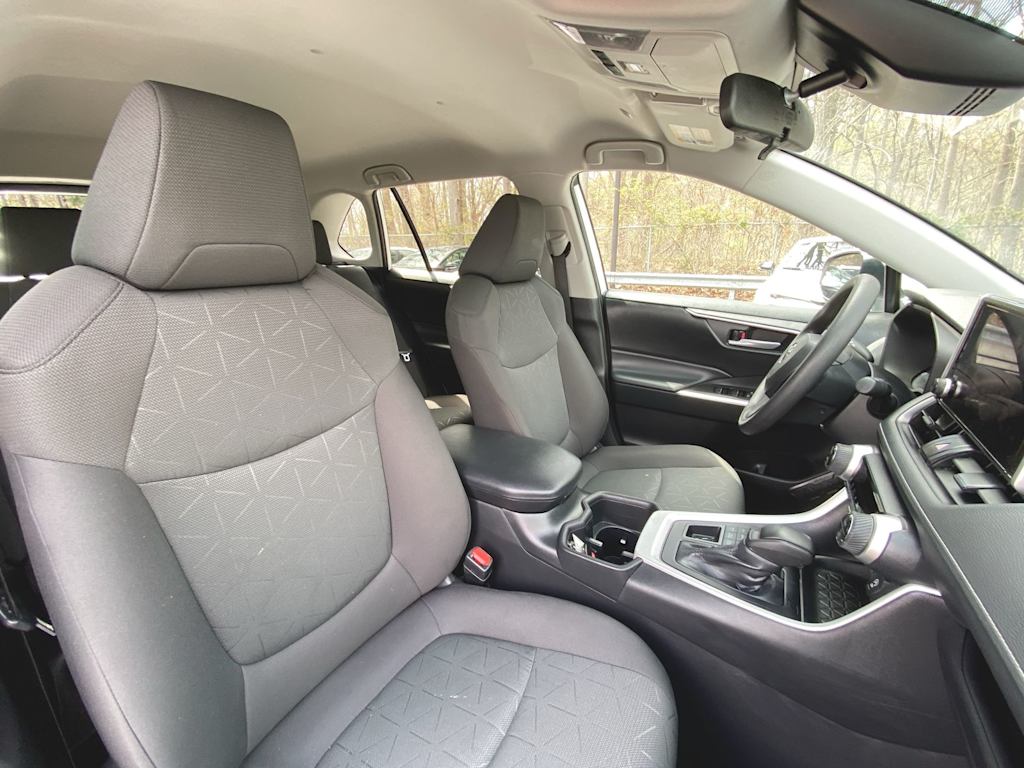 2024 Toyota RAV4 XLE 26
