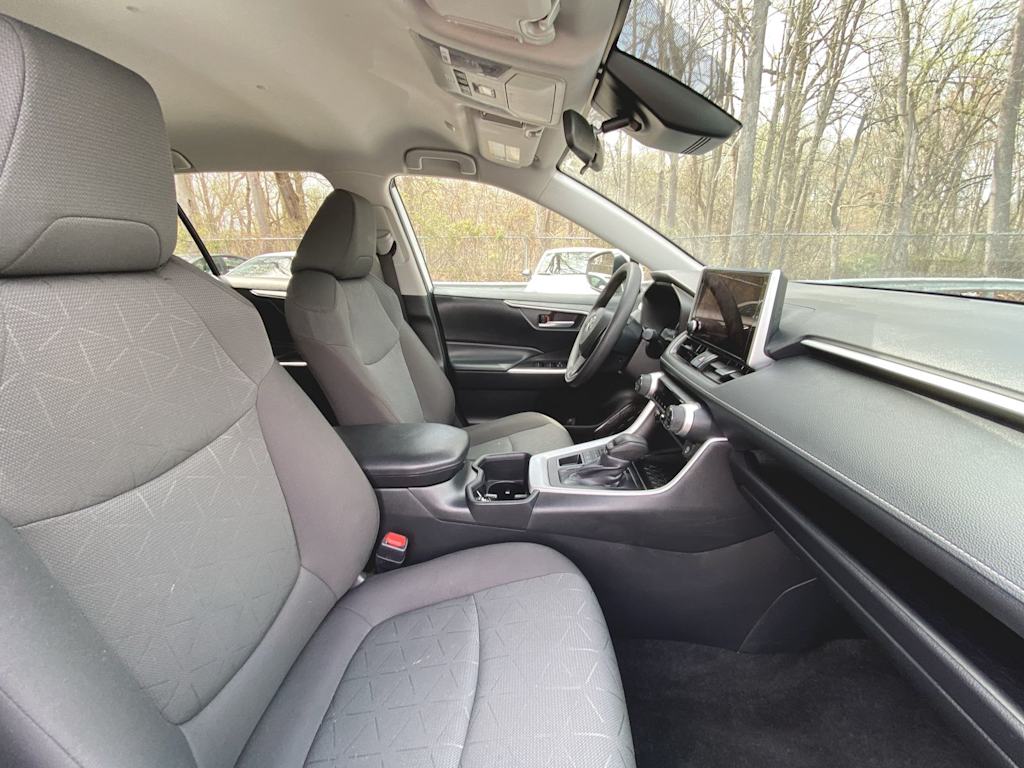 2024 Toyota RAV4 XLE 25
