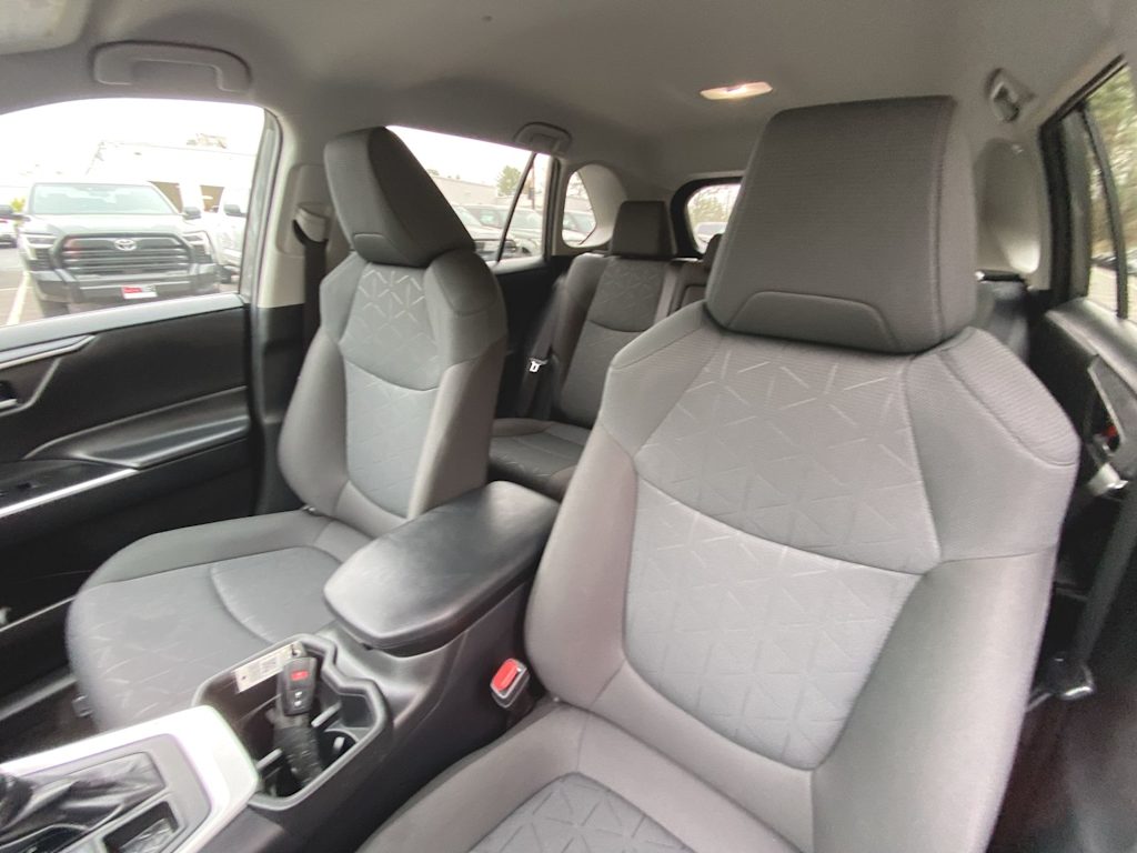 2024 Toyota RAV4 XLE 10