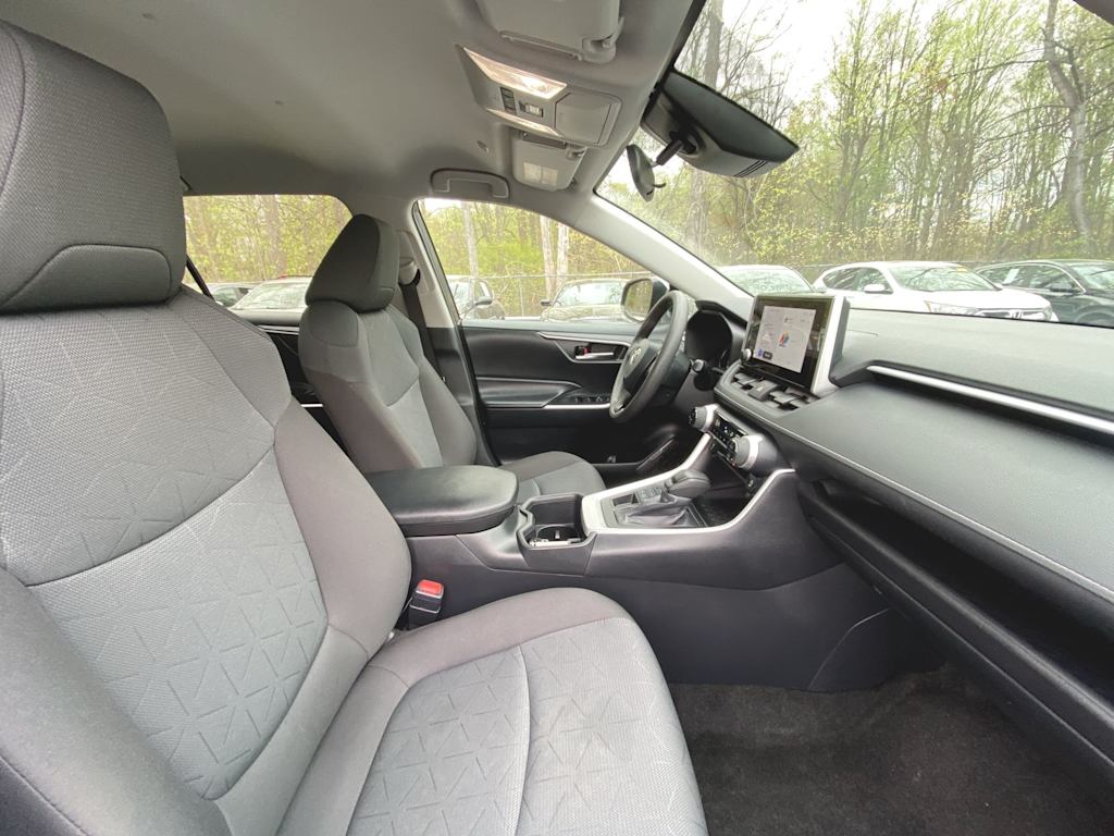 2024 Toyota RAV4 XLE 26