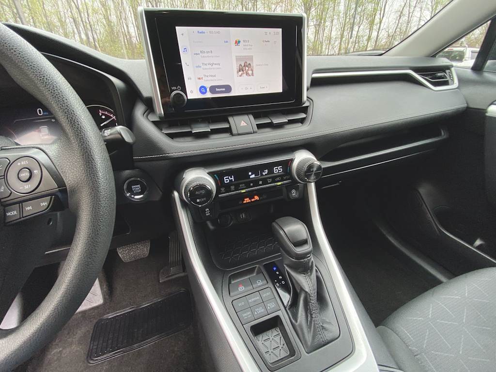 2024 Toyota RAV4 XLE 8